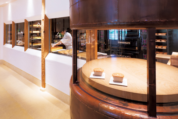 ショップ内のカステラ工房