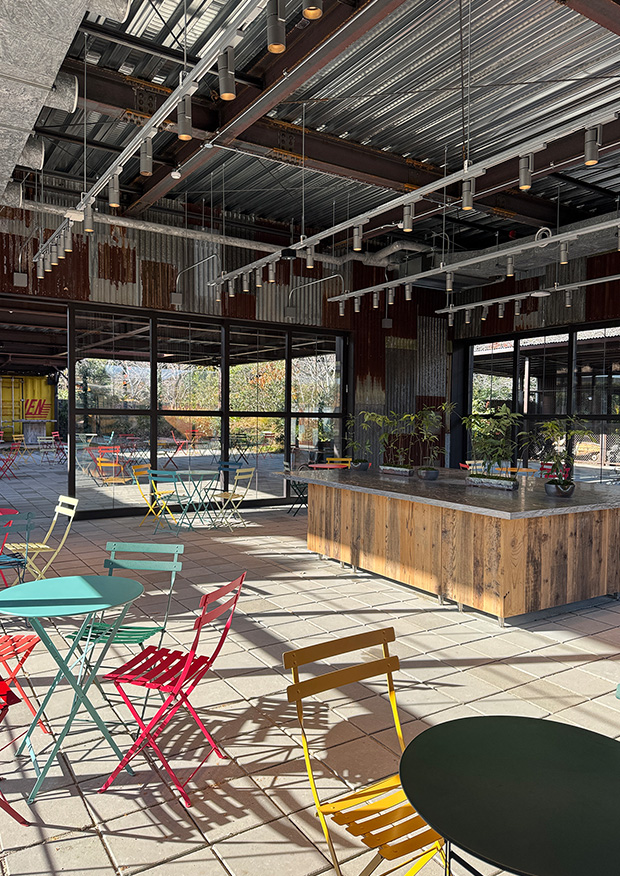 メインショップカフェの内観